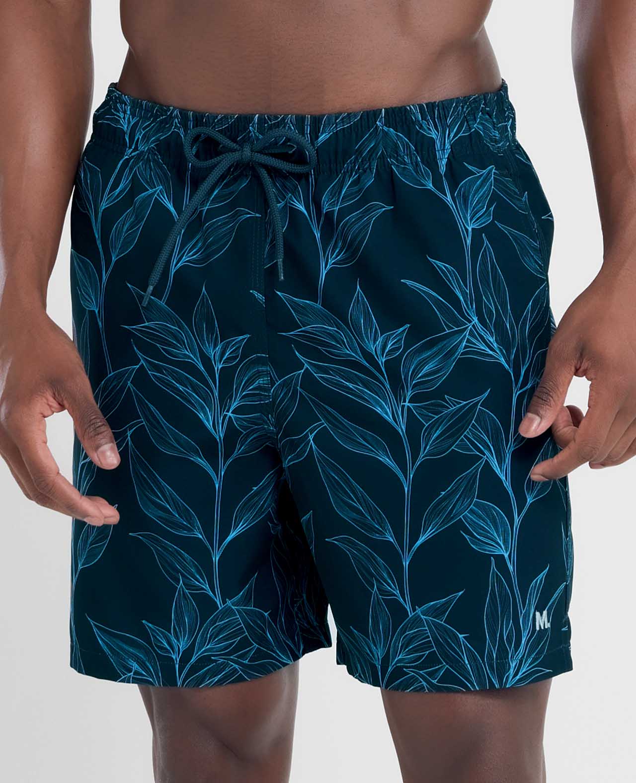 Shorts Elastano com Estampa de Folhagem Preto